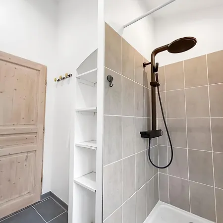 Maison Familiale Avec Terrasse Et Vue アジャン